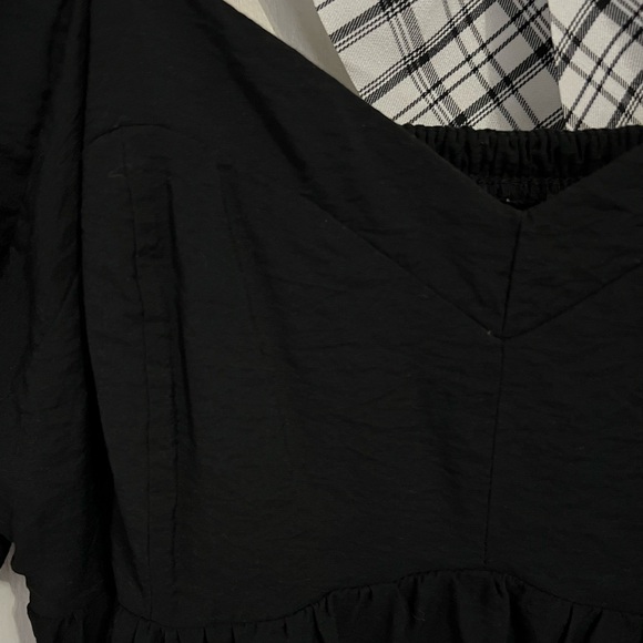 Black Puff Sleeve Sweetheart Neckline, Smocked back, Nine West, Medium, like new - Picture 8 of 8